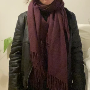 Mysig halsduk - Mysig stor halsduk från bikbok. Frakt 57kr✨😊 