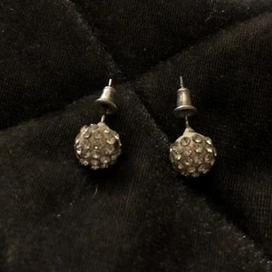 Örhängen  - Örhängen från hm💕 