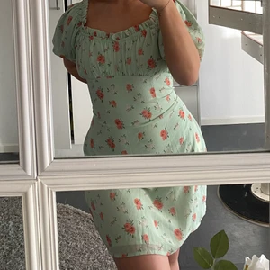 Nakd klänning - Min fina sommarklänning från nakd säljs nu för 100 kr, nypris 400💚 jätte gullig och aldrig använd, storlek M. 