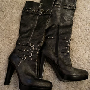 Nya stövlar från Carlos Santana stl38  - Nya stövlar från Carlos Santana stl38. Ett kap för endast 499kr (kostade 2695kr). Aldrig använda. Ta tillfället. 