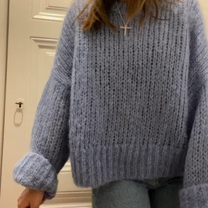 Blå stickad tröja - Jätte fin blå stickad tröja från other stories!!