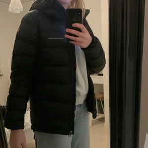 Peak performance jacka st Xs - Nästan helt ny jacka utan skador, nypris 2200 mitt pris 800 skriv för fler bilder 