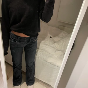 Lågmidjade jeans - Säljer dessa lågmidjade jeans ifrån diesel. Köpta secondhand.