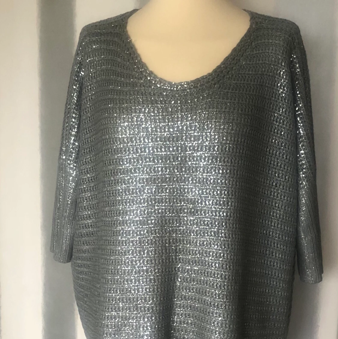 Grå/silver stickat tröja S/M - 90