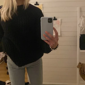  stickad tröja  - Svart stickad tröja i stl xs men passar mest s💕 frakt tillkommer 