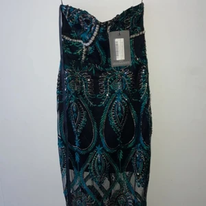 Paljettklänning missguided  - Oanvänd paljettklänning från missguided. Perfekt till nyår. 