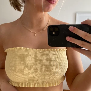 Bandeutop - Supersöt bandeutop! Säljer då den ej kommer till användning. Jättefin gul färg! Mitt pris 80kr+frakt💕