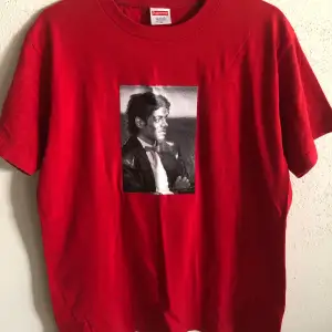 Supreme Michael Jackson Billie Jean T-Shirt  Size medium, regular men’s medium fit. Great condition, no flaws or damage.  DM if you need exact size measurements.   Buyer pays for all shipping costs. All items sent with tracking number.   No swaps, no trades, no offers. 