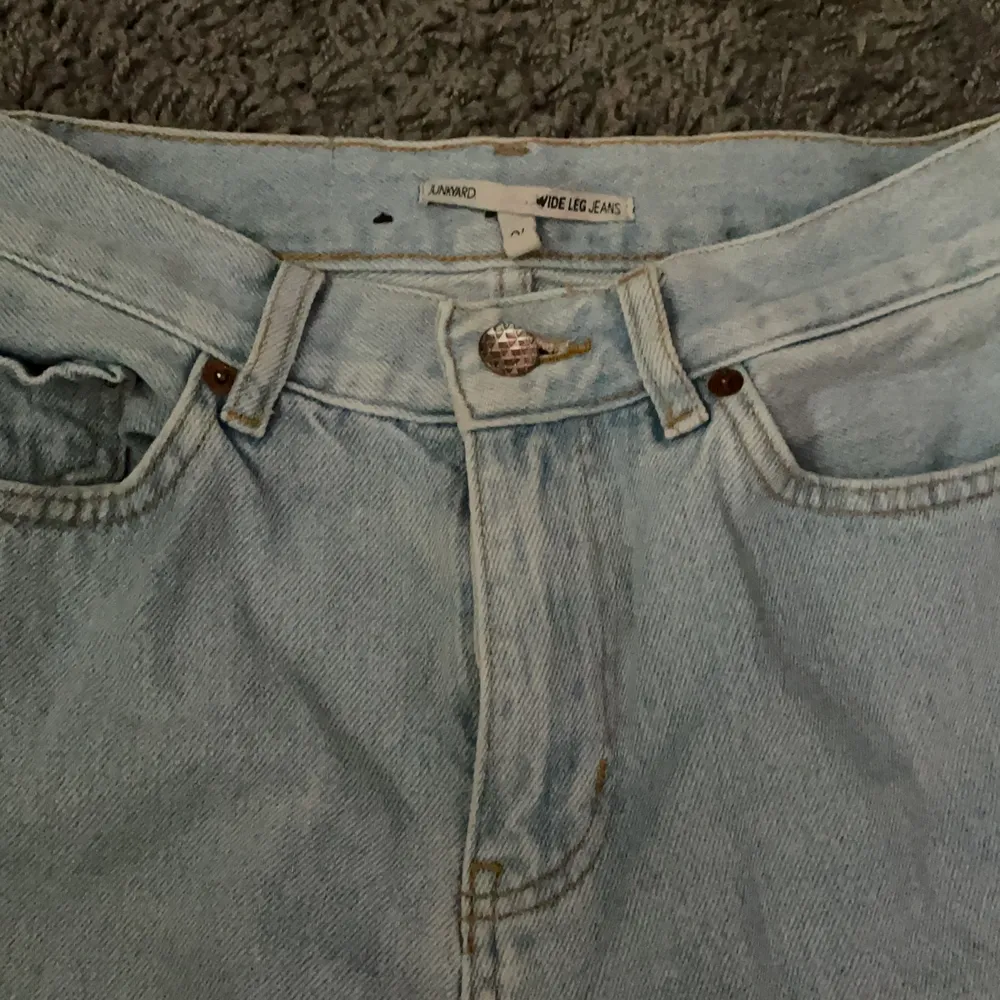 Söker dessa fina yunkjard-jeans då de inte kommer till användning. Fint skick💕💕. Jeans & Byxor.