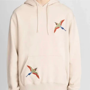 Axel arigato  - Nästintill oanvänd Axel arigato hoodie köpt på Nk. XS oversize så passar upp till M. Egna bilder finns. Nypris 1499kr kvitto finns 