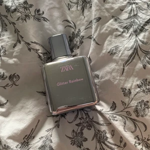Zara  - Zara parfym, glitter Rainbow, använd typ 3 gånger men den passar inte min typ av lukt!