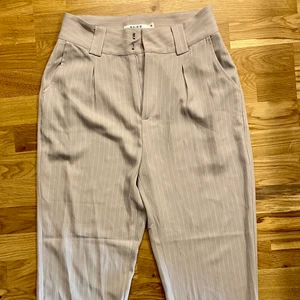 Kostymbyxor NA-KD - Kostymbyxor från NA-KD. Storlek S, 36. Endast provade. 