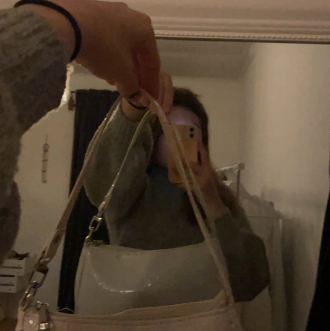 Fin vit väska  - 90