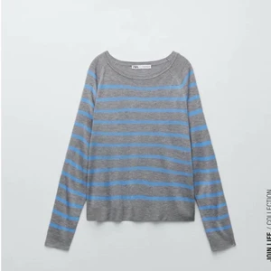 Randig Zara tröja - Super snygg randig tröja från Zara som inte kommit till användning, säljer endast vid ett bra pris. Om fler blir intresserade så blir det budgivning🤩