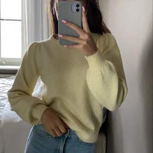 Jätte fin gul tröja, köpt i Spanien på pimkie 💛🧡💛 storlek S