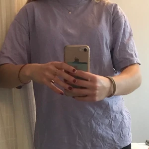 Ljuslila t-shirt - Superfin t-shirt köpt second hand💖