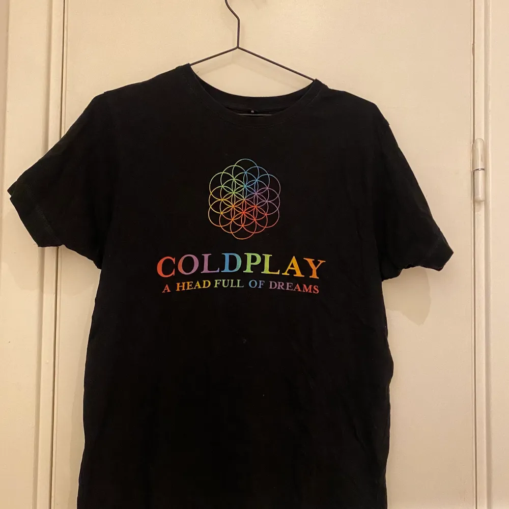 Coldplay merch 2017. Tshirt. T-shirts.