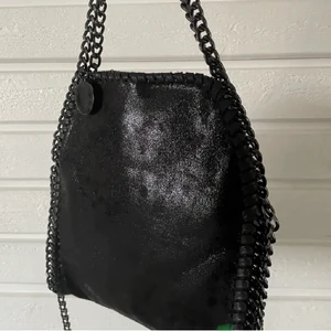 SÖKER!!! - Söker denna Stella McCartney väskan. Måste inte vara riktig!🎸⚡️💯