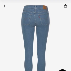 Levis jeans - Helt oanvända, då de satt för tight redan då jag beställde de och jag nu har gått upp i vikt.  Lågmidjade och skitfina!