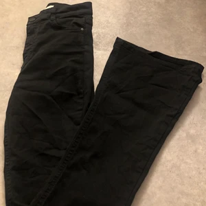 Bootcut jeans - Köpta för 400kr🤍 säljer för 250kr🤍 använda en gång🤍 (frak tillkommer)