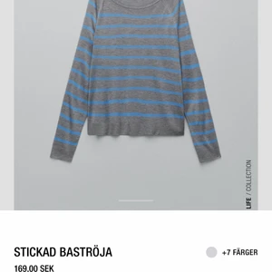 Randig tröja - Säljer nu denna trendiga tröja från Zara som är köpt för ett tag sedan och använd ett fåtal gånger. Nypris 169 kr✨ Mitt pris 100 kr🤍 Köparen står för frakt men jag kan tänka mig att mötas i Stockholm! OBS, tröjan har blivit såld