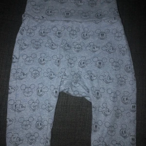 HM mussepigg byxa - Mycket fint skick. Finns tillhörande body.