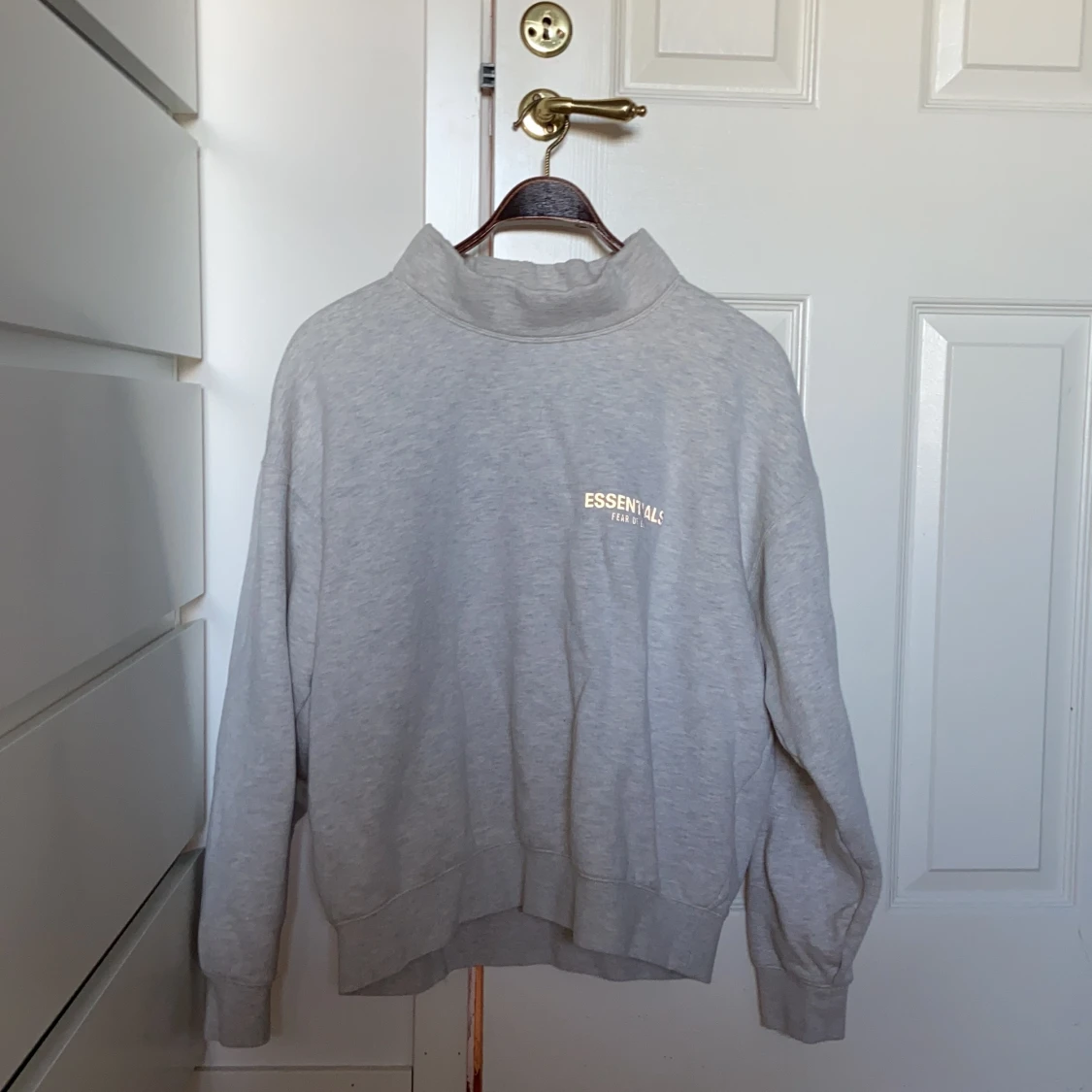 ESSENTIALS Sweatshirt Herr (M) (Äkta) - 90