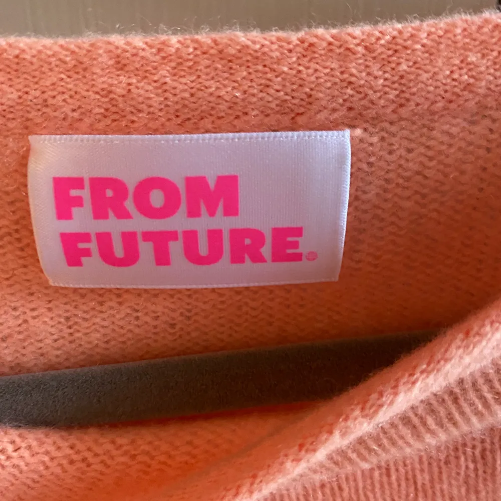 Så sjukt fin cashmere tröja från from future , jag älskaaaar färgen ! Sparsamt använd ( 2-3 gånger ) 😊💓. Tröjor & Koftor.