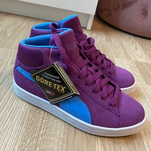 Puma skor  - Sprillans nya puma sneakers! Köpte för 800kr och säljer för 400kr plus frakt 66kr! Aldrig använda, lappen sitter fortfarande kvar.