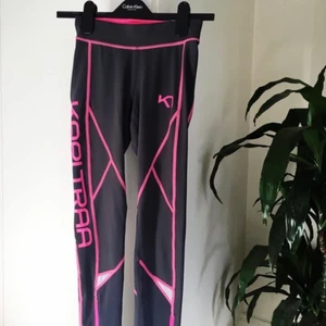 Träningstights - Använda ett fåtal gånger, säljes pga kommer aldrig till användning. 