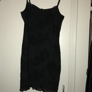 Dragon klänning  - Säljer för den inte passar mig