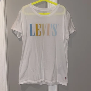 Levis t-shirt  - Fint skick, knappt använd. 