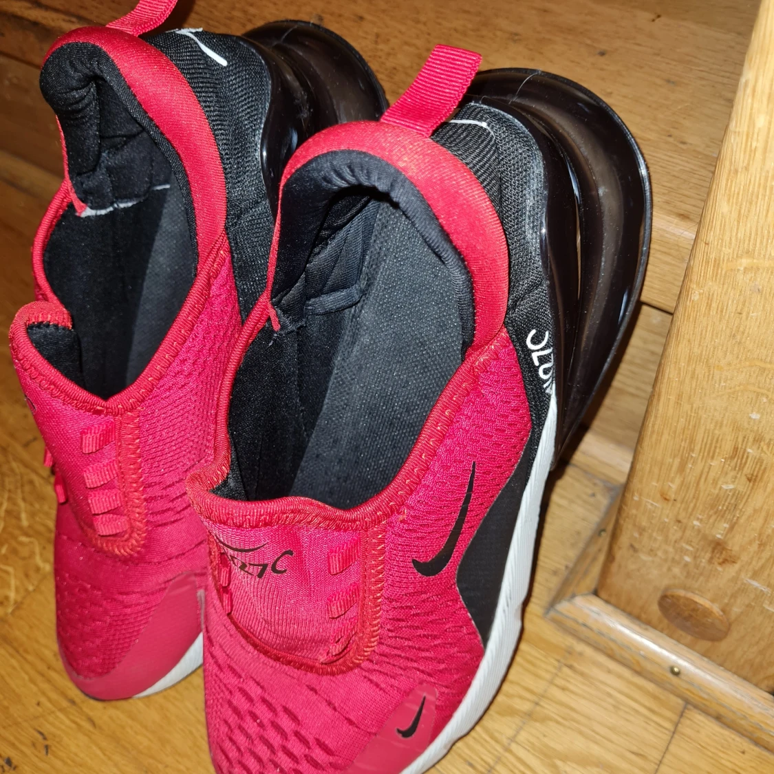 Säljer ett par Nike skor  - 90