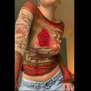 Mesh top mönstrad  - Detta har verkligen varit ett av mina favoritplagg men är tyvärr inte riktigt min stil längre. Är i storlek s men sitter som en xs 