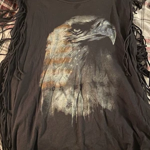 Shana - Jag säljer denna coola tröjan om det ör någon som vill ha! Jag säljer pga att den aldrig kommer till användning