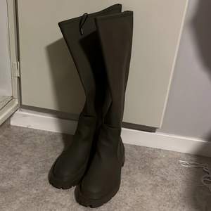 Mörkgröna boots från zara, aldrig använda
