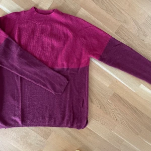 Mango wool blend L fint slick!  - Säljer min tröjan från Mango i storlek L, wool blend. Tröjan är i fint skick, använd bara några gånger. Ingenting att anmärka. Säljer, då den inte passar mig längre. 