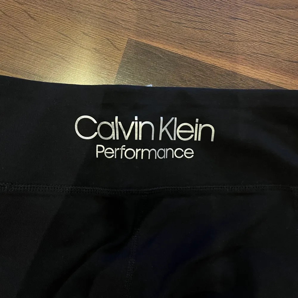 Helt oanvända feån Calvin Klein i storlek S. Jeans & Byxor.