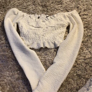 En fin vit tröja ⚪️ - En fin tröja som är fin till sommaren riktigt snygg 🤩 