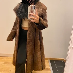 Äkta päls jacka  - Säljer denna fina retro jacka! Äkta päls storlek S 