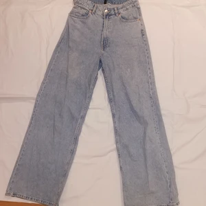 Blåa jeans  - Säljer dessa då dem inte används, väl använda där av priset, skriv för fler bilder :)    ❗️Leveranssettet nedan stämmer ej❗️ ❗️tryck inte på köp nu❗️