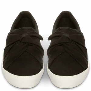 Slutsålda skor! - Använd ett fåtal gånger och säljer pga de inte kommer till användning! Platå slip ons 😊 Frakt tillkommer PM för det   #skor #shoes 