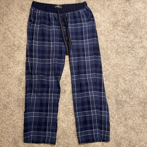 Blå mjukisbyxor  - Blå randiga mjukisbyxor från Kappahl som tyvärr blivit för korta för mig. Använda fåtal gånger så i fint skick Storlek M