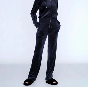 juicy couture byxor  - Storlek s, knappt använda, kan skicka egen bild vid intresse 