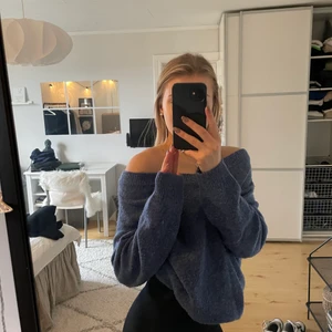 Blå stickad tröja - Blå stickad tröja ifrån H&M i ett fint skick💕 super skön!