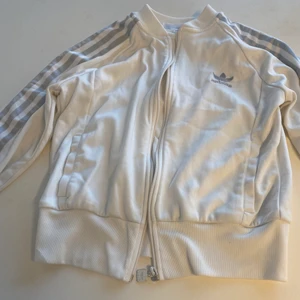 Adidas kofta 40 - Ganska nytt andvänt en gång