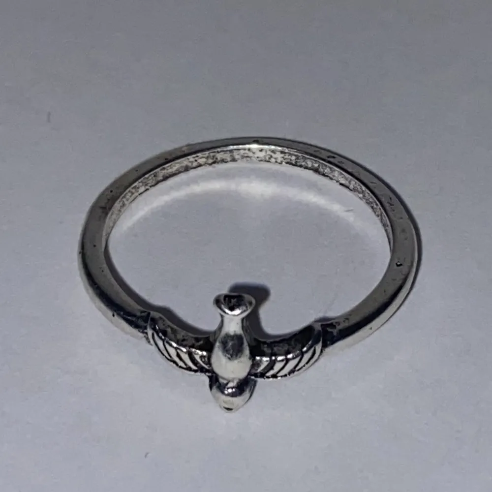 Silverring i form av en fågel.. Accessoarer.