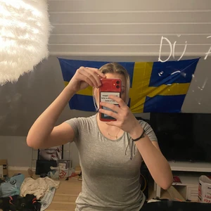 Grå t-shirt - En helt vanlig tröja från ullared i storlek S. Bra kvalite och aldrig använd