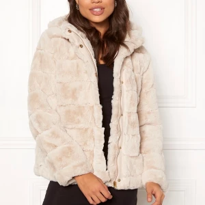 Samsoe & samsoe Saba Jacket - Säljes! Använd endast 2 ggr. Passar dig som har stl. XS/S. Väldigt fint skick, som ny. Nypris: 2100kr , säljes för 1000kr