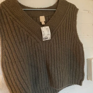 Väst - En väst ifrån hm aldrig använd med prislapp kvar💕